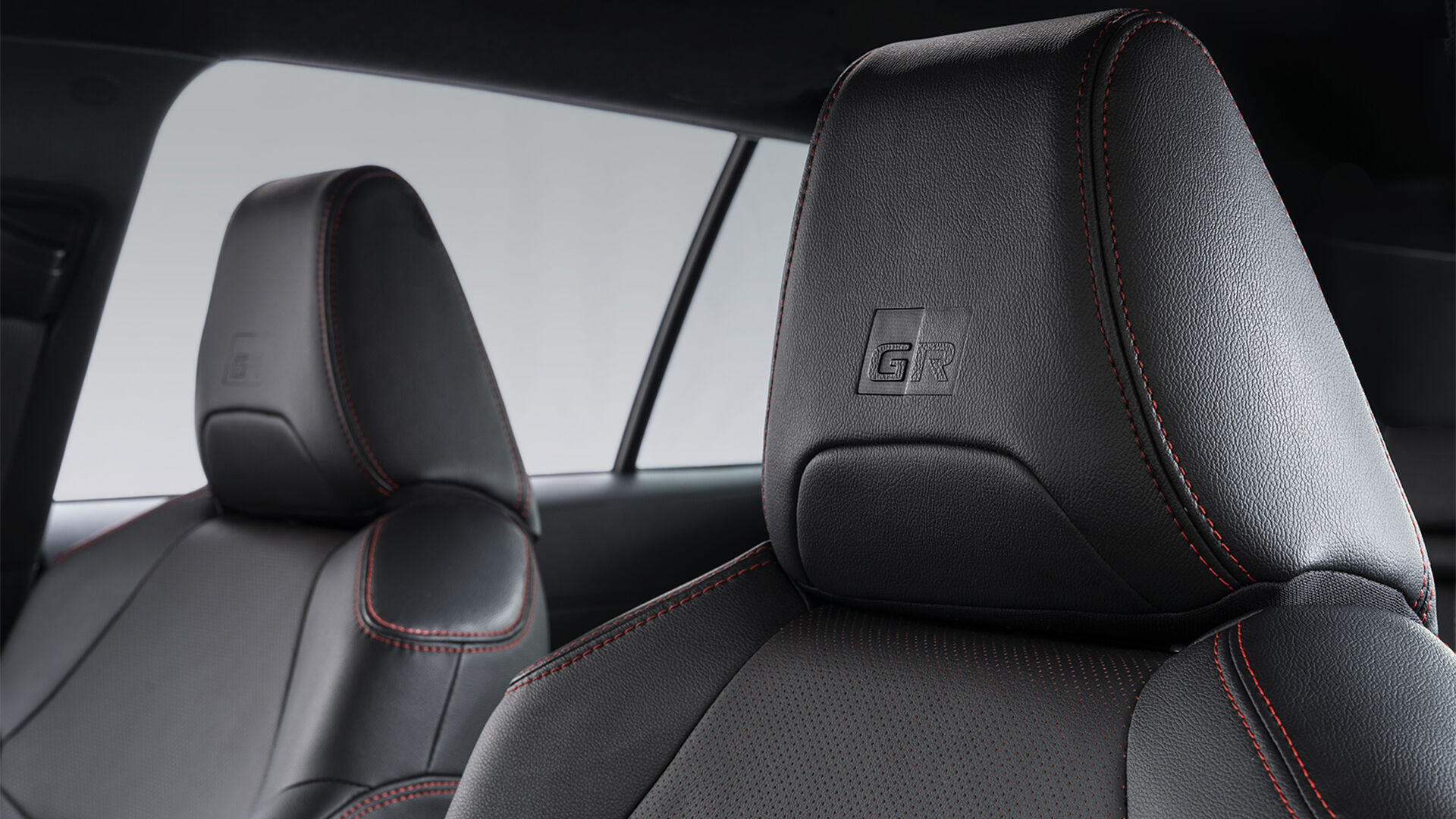 cm5nt24rqq9cyacaknp8l5x6e-cross-gr-s-headrests-ret-l-res.desktop