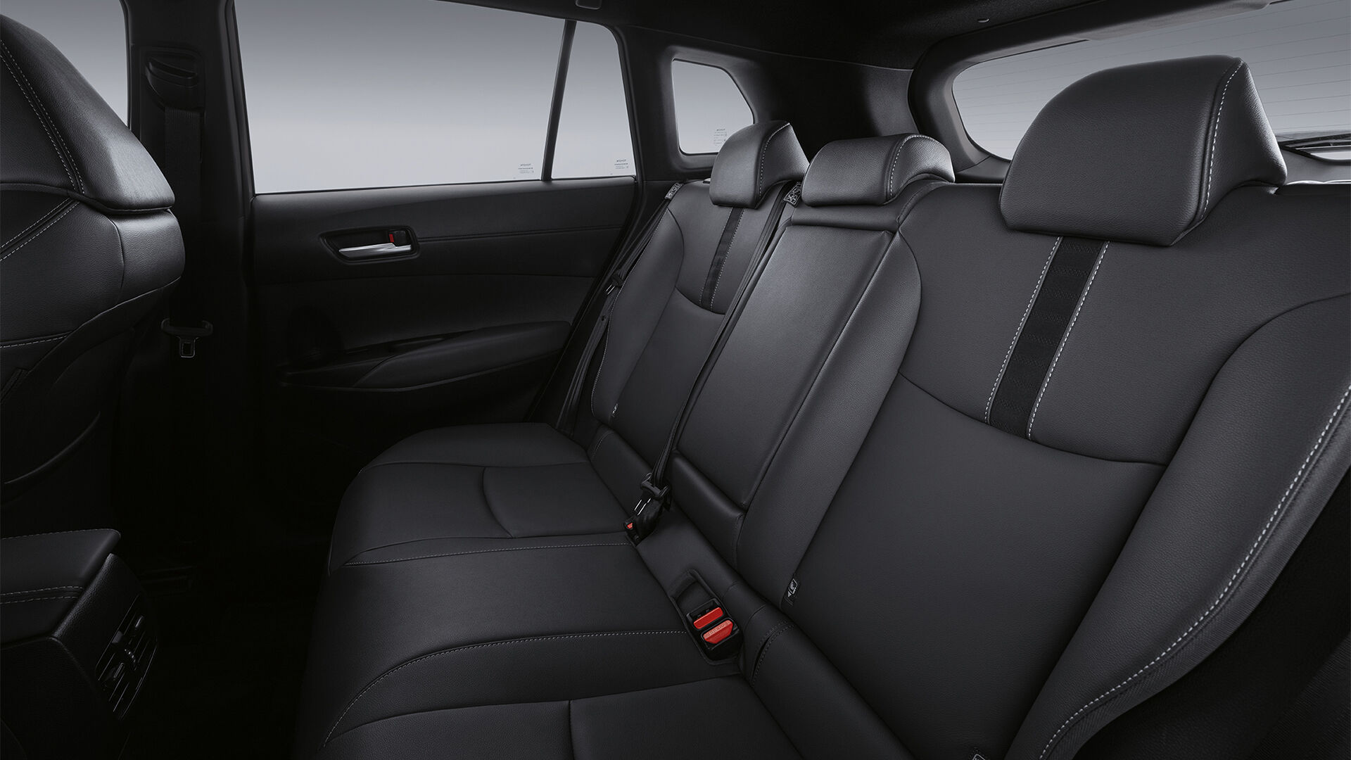 cm5nt7u9sqa03acak2s5flggz-corolla-cross-back-seats-ret-blk-l-res.desktop