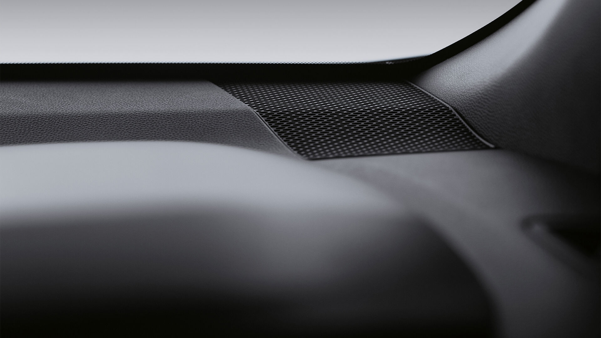 cm5nthsyyqayxacak7jgazmpj-corolla-cross-speaker-ret-l-res.desktop