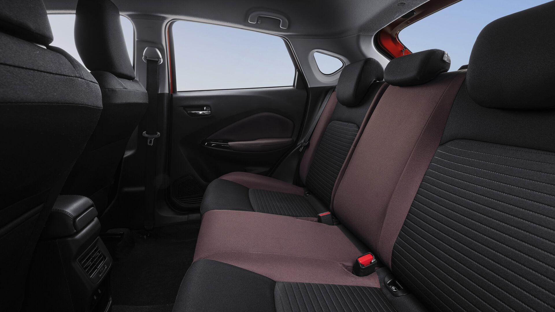 clywxakuf48zcd4akpovqldut-starlet-cross-back-seats-ret-bkg-min.desktop (1)